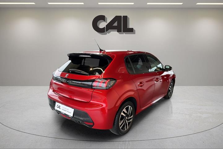 Rød Peugeot 208 fra 2022
