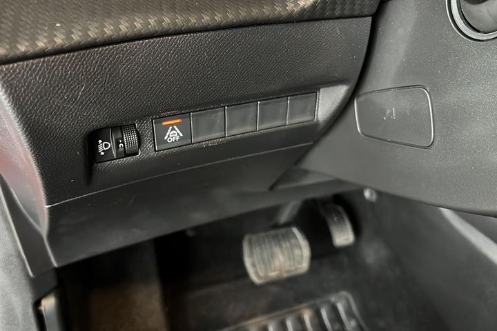 Rød Peugeot 208 fra 2022