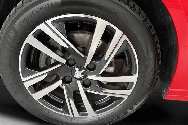 Rød Peugeot 208 fra 2022