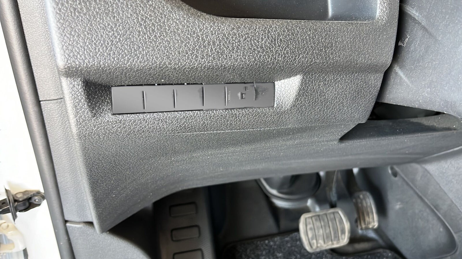 Hvid Peugeot e-Expert fra 2024