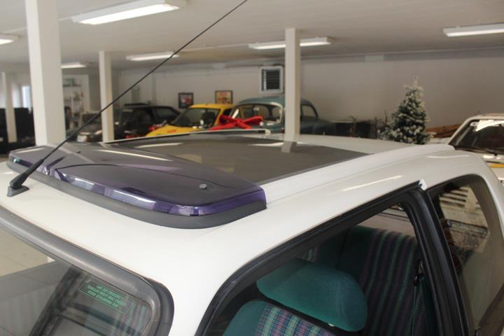 Hvid Peugeot 205 fra 1991 set udefra