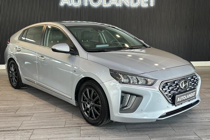 Sølv Hyundai Ioniq fra 2020 set udefra