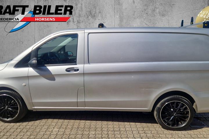 Sølv Mercedes Vito 114 fra 2021