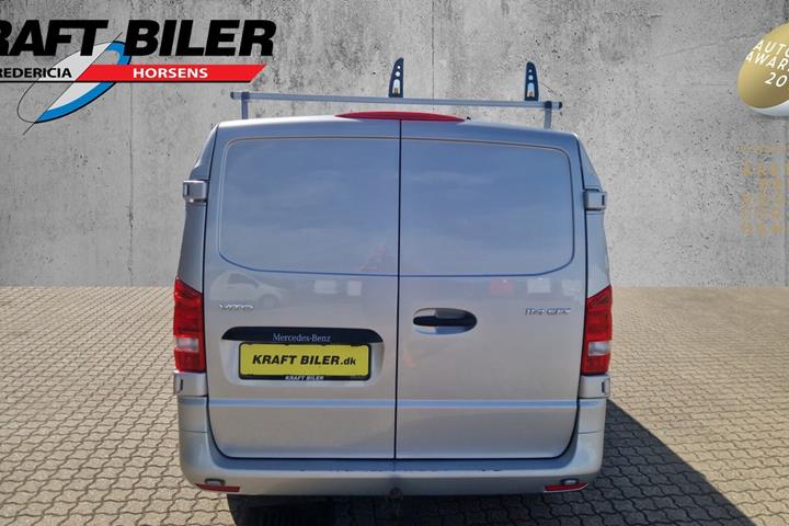 Sølv Mercedes Vito 114 fra 2021