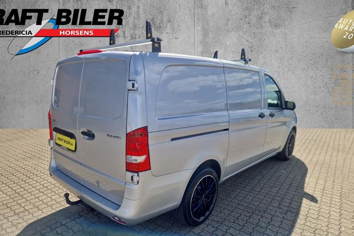 Sølv Mercedes Vito 114 fra 2021