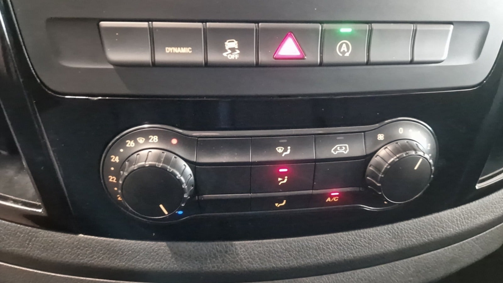 Sølv Mercedes Vito 114 fra 2021