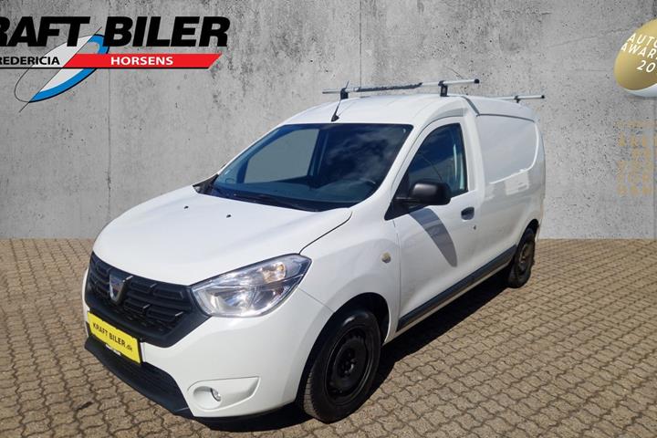 Hvid Dacia Dokker fra 2019 set udefra
