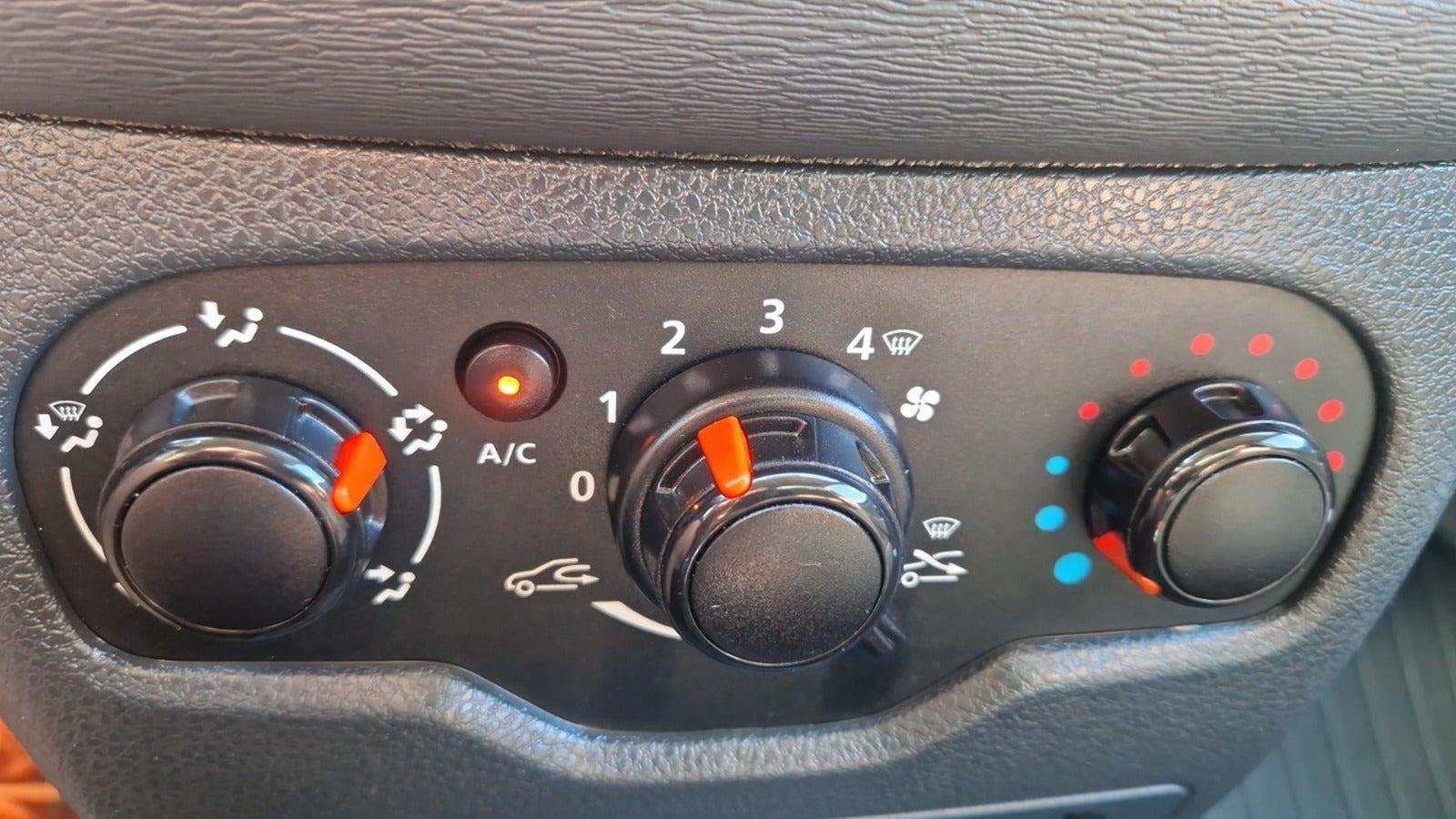 Hvid Dacia Dokker fra 2019
