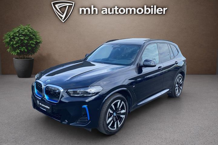 Sort BMW iX3 fra 2023 set udefra