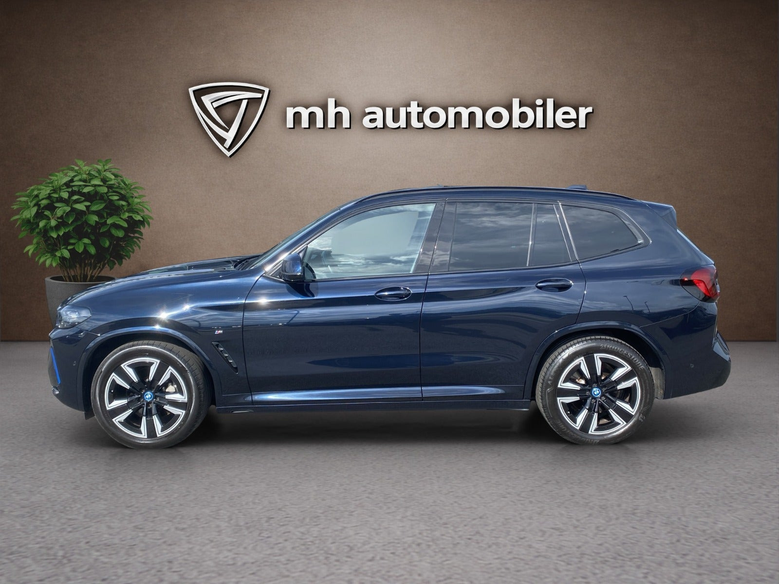 Sort BMW iX3 fra 2023