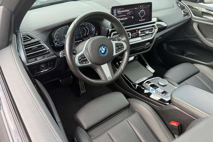 Sort BMW iX3 fra 2023