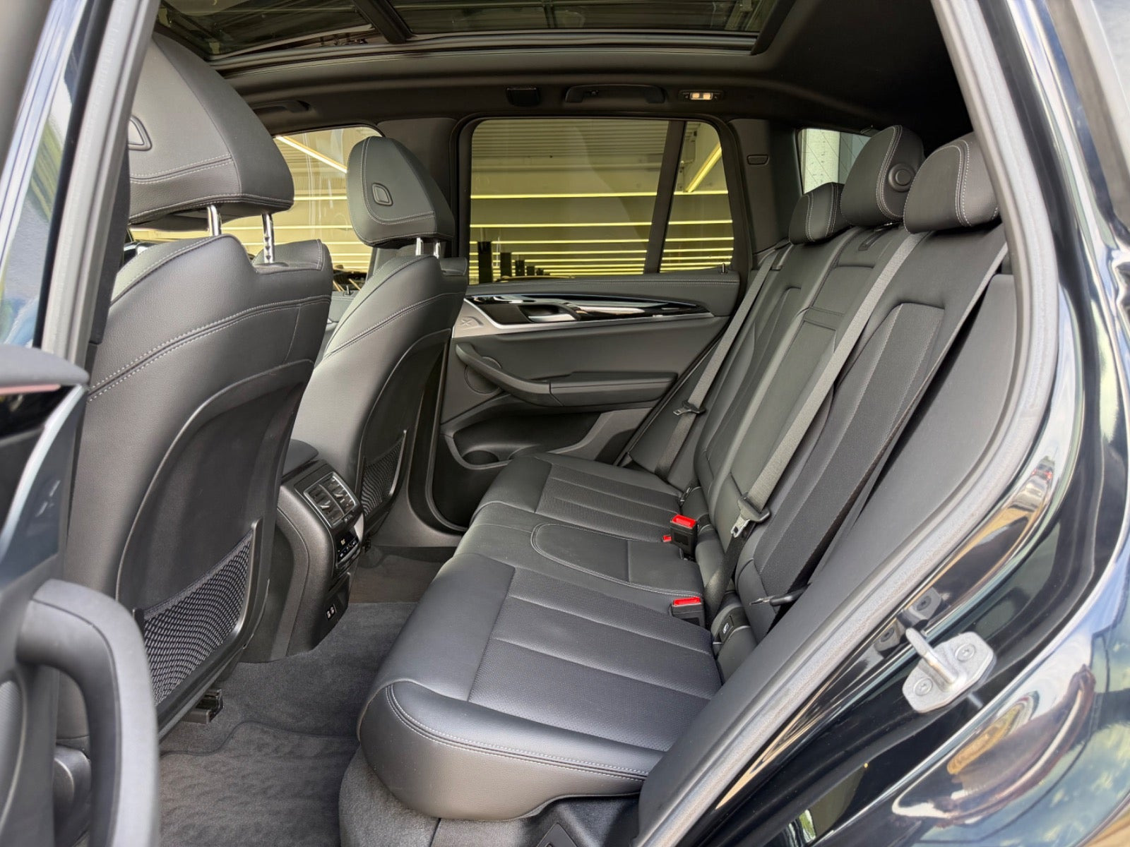 Sort BMW iX3 fra 2023