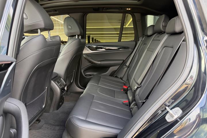 Sort BMW iX3 fra 2023
