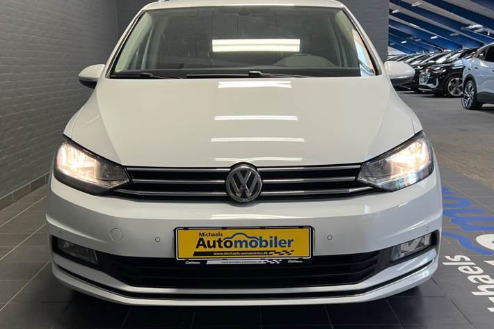 Hvid VW Touran fra 2017