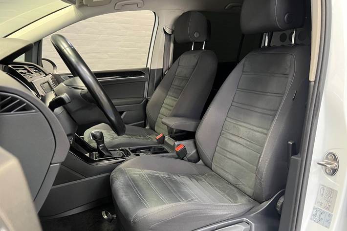 Hvid VW Touran fra 2017