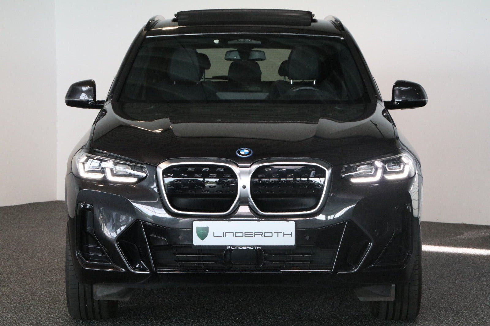 Grå BMW iX3 fra 2022
