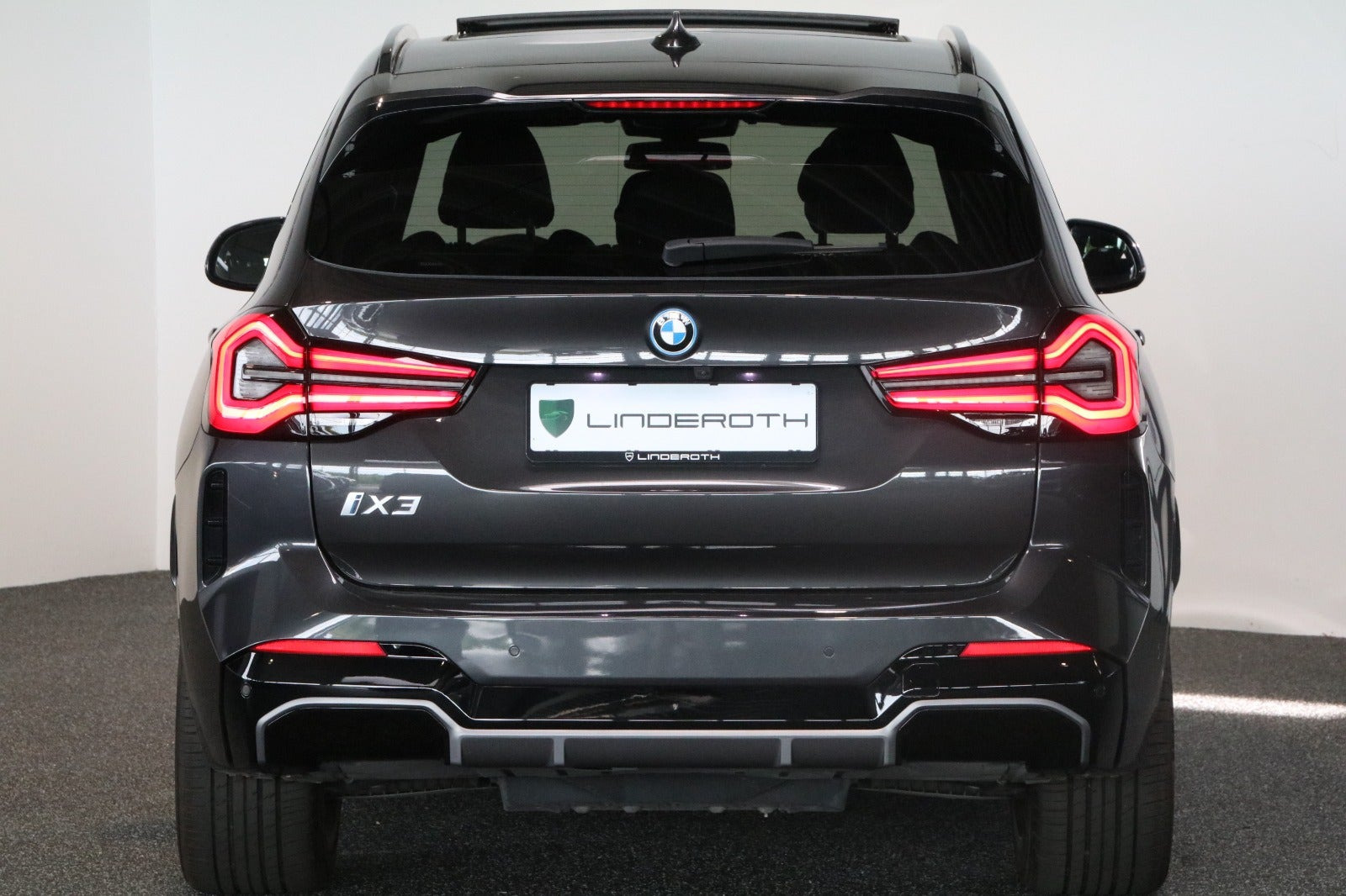 Grå BMW iX3 fra 2022