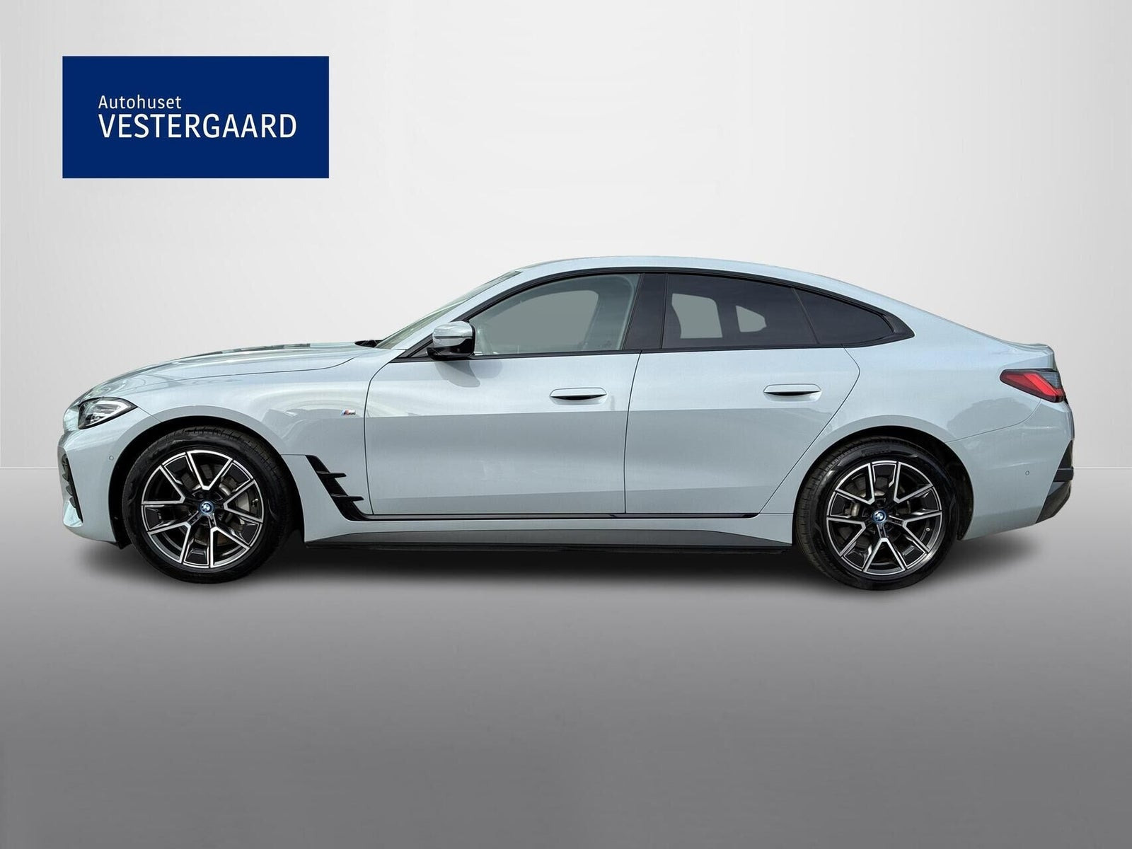 Grå BMW i4 fra 2023