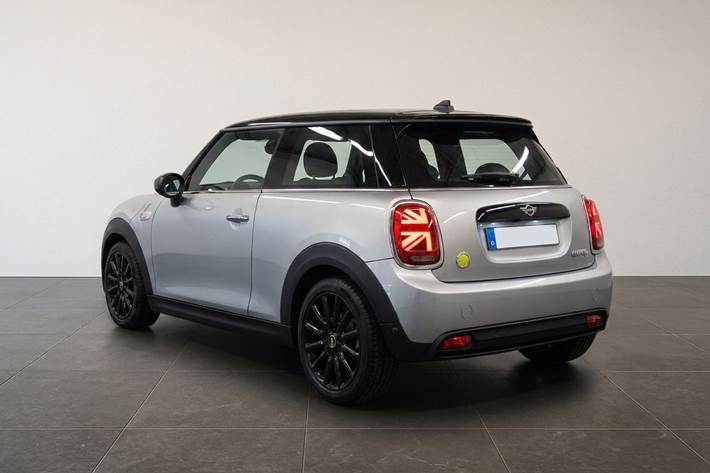 Sølv Mini Cooper fra 2023