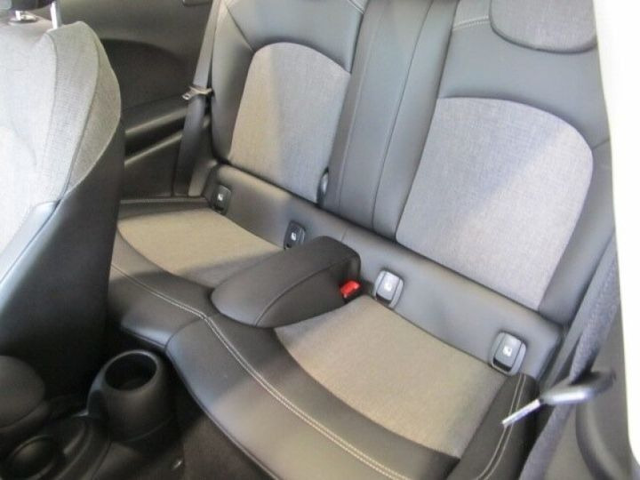 Sølv Mini Cooper fra 2023