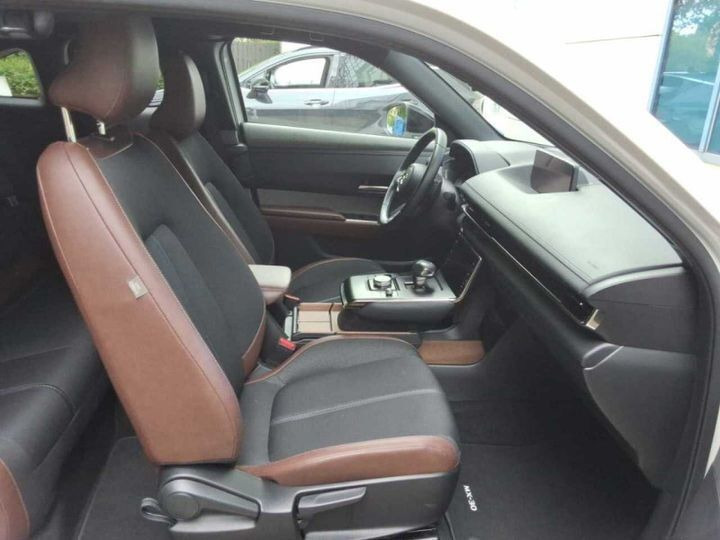 Hvid Mazda MX-30 fra 2023