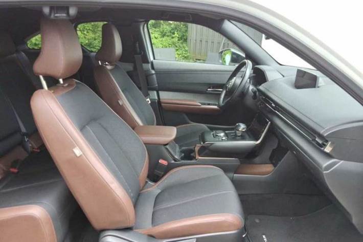 Hvid Mazda MX-30 fra 2023