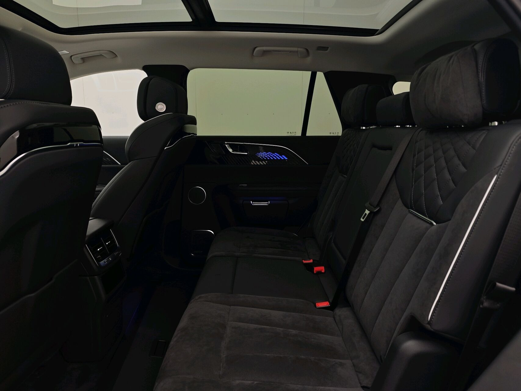 Hvid Hongqi E-HS9 fra 2023