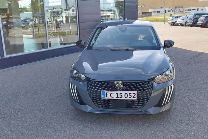 Grå Peugeot 208 fra 2024