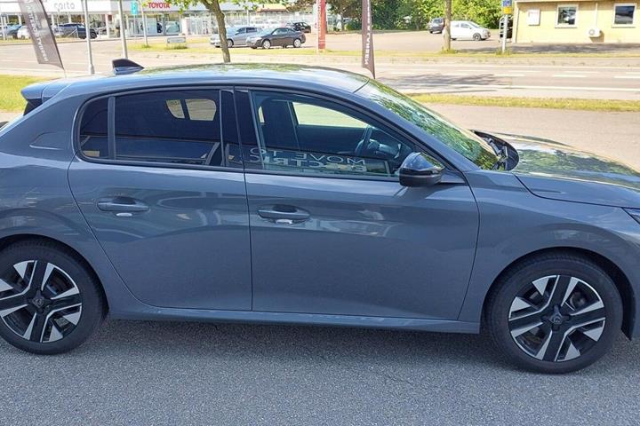Grå Peugeot 208 fra 2024