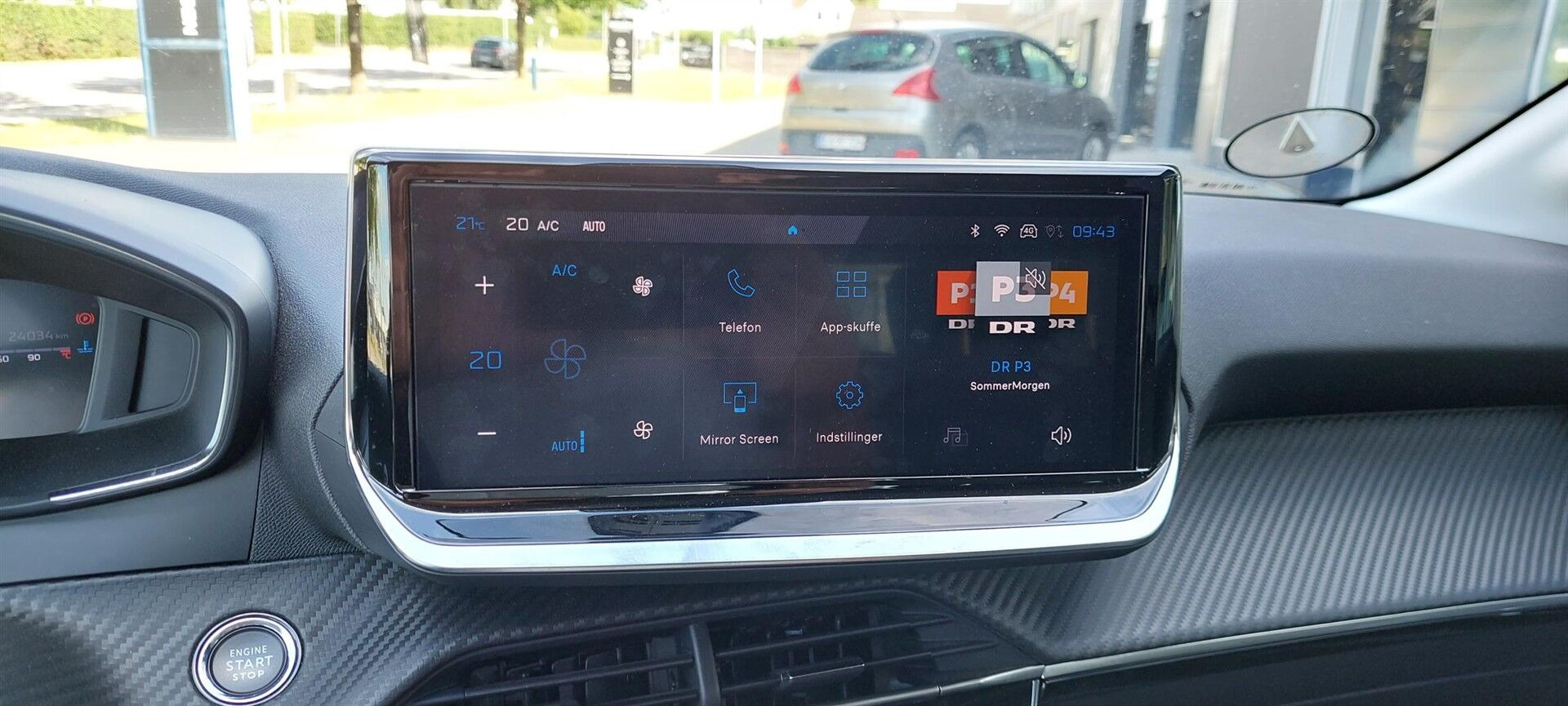 Grå Peugeot 208 fra 2024
