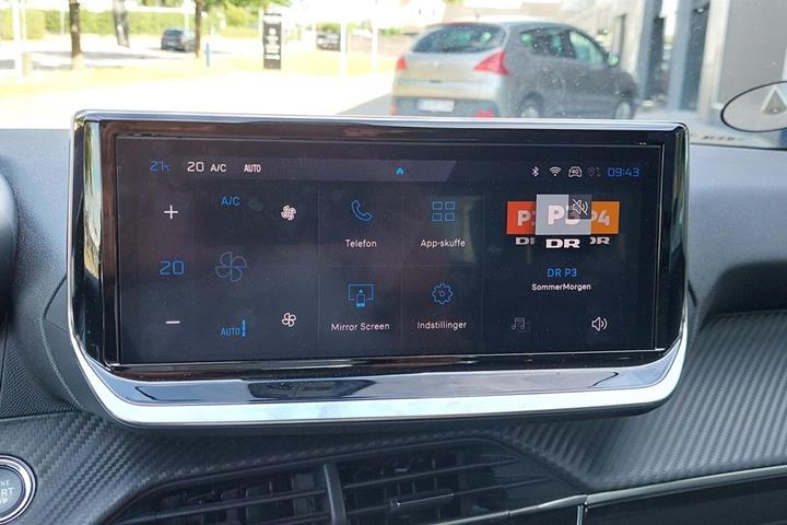 Grå Peugeot 208 fra 2024
