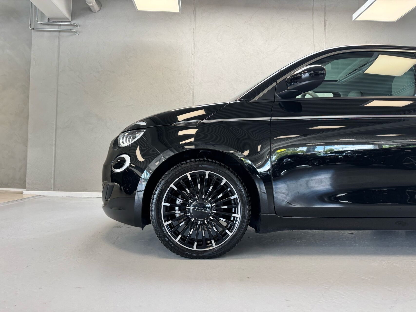 Sort Fiat 500e fra 2023