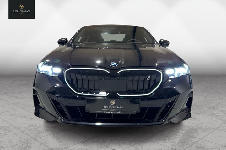 Sort BMW i5 fra 2024