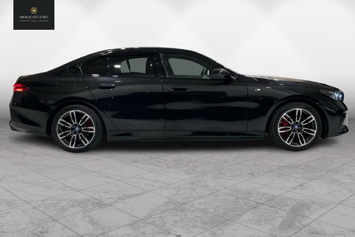 Sort BMW i5 fra 2024