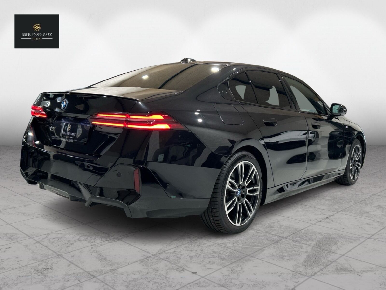 Sort BMW i5 fra 2024