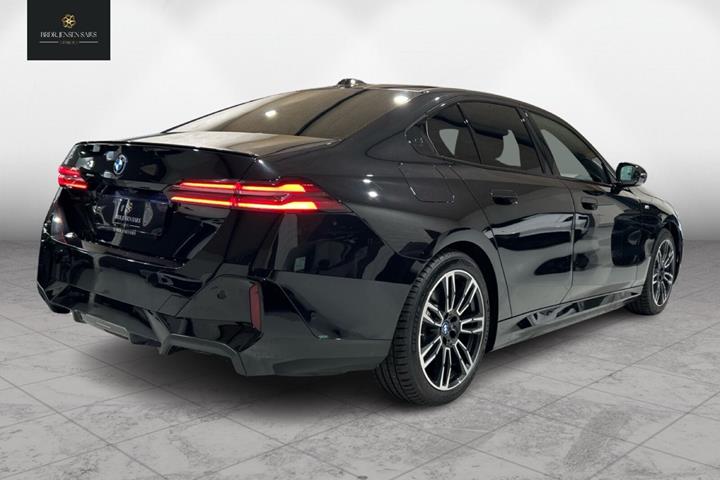 Sort BMW i5 fra 2024