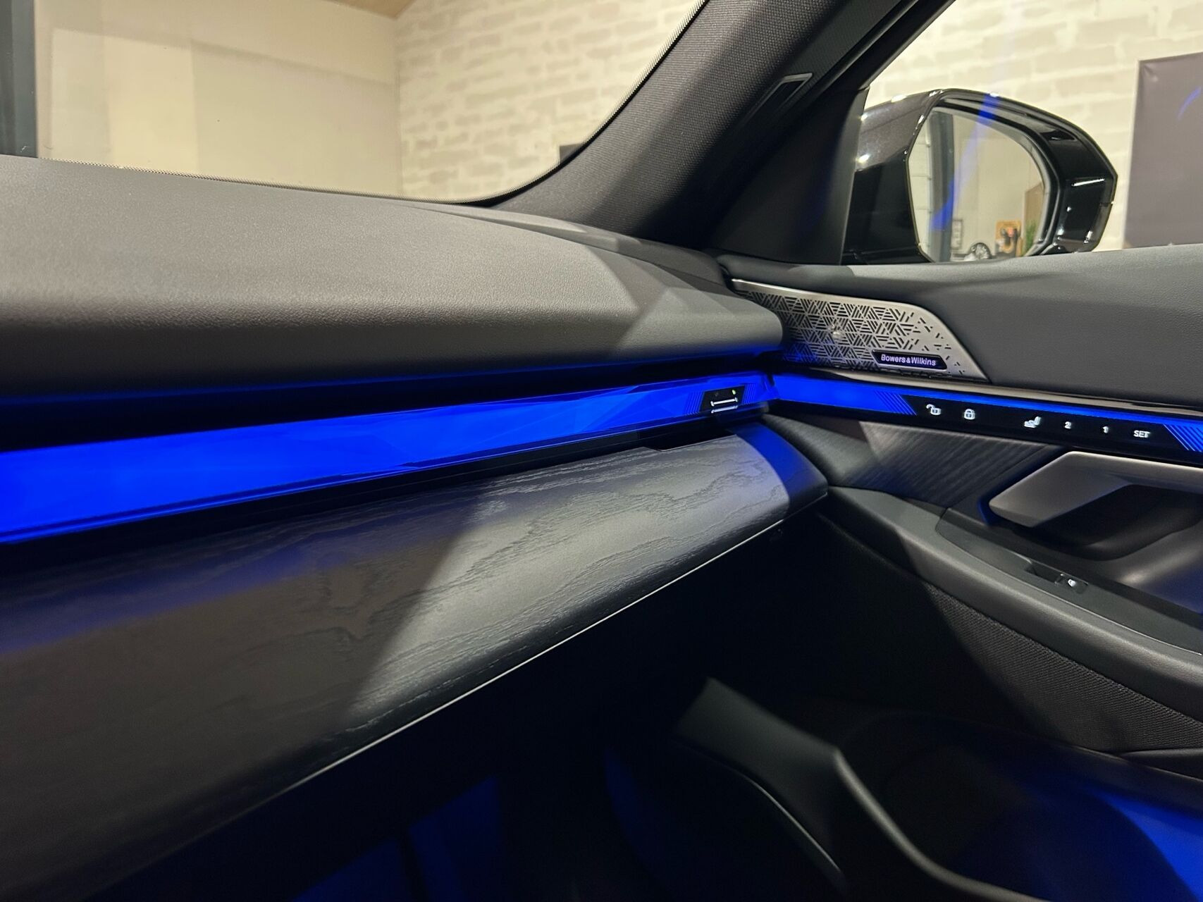 Sort BMW i5 fra 2024