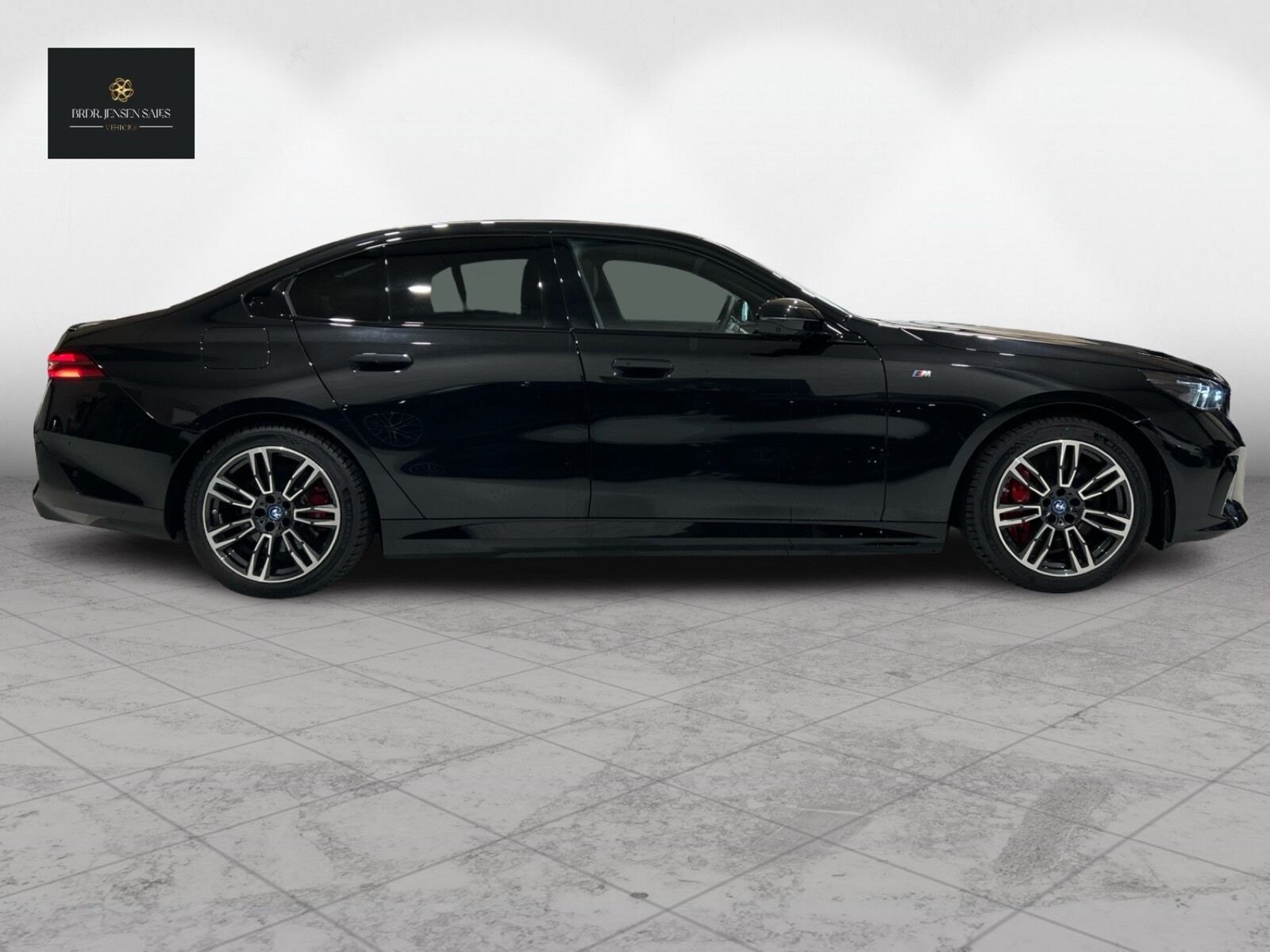Sort BMW i5 fra 2024