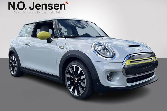 Sølv Mini Cooper fra 2021 set udefra