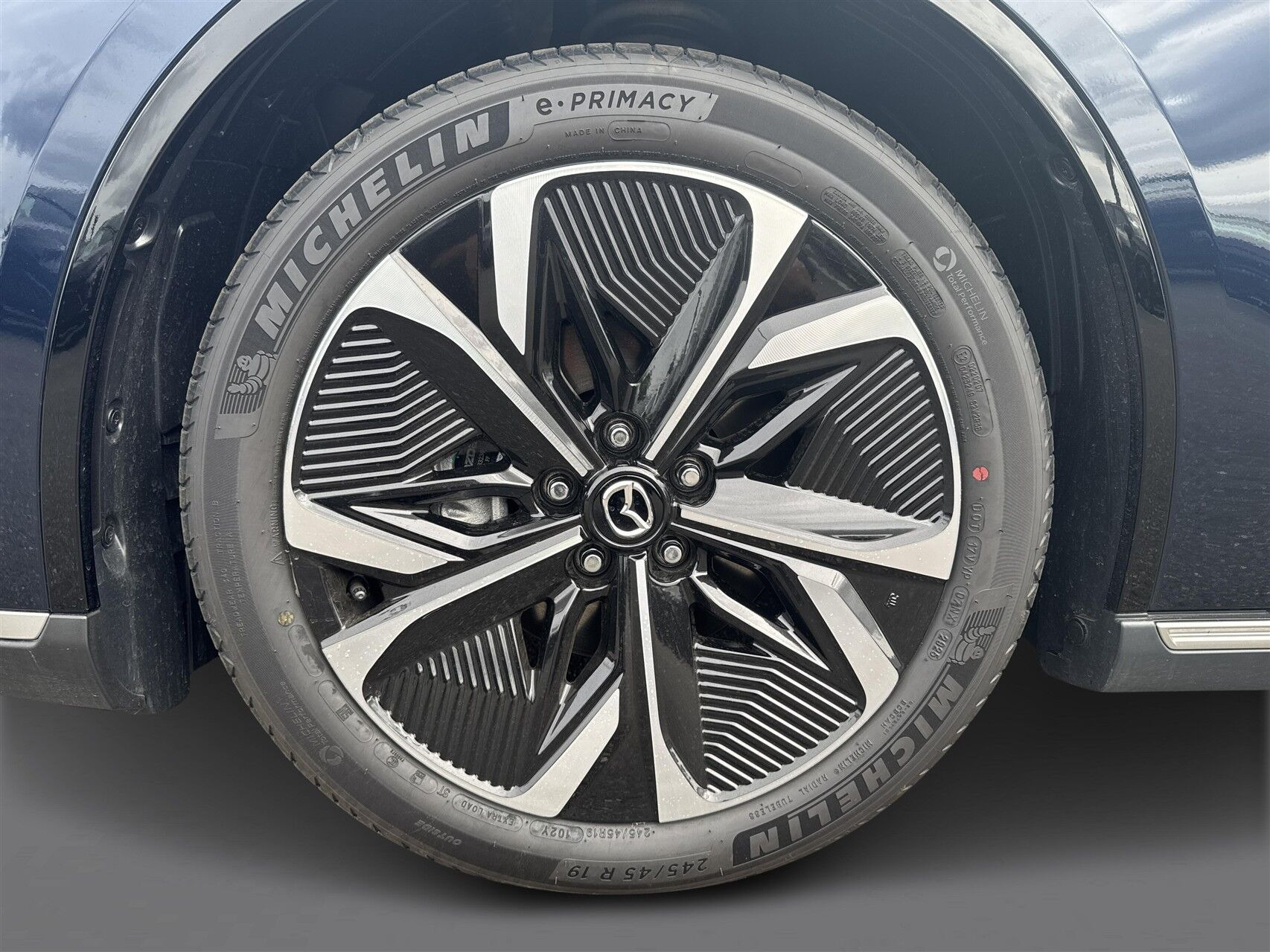 Blå Mazda 6e fra 2026