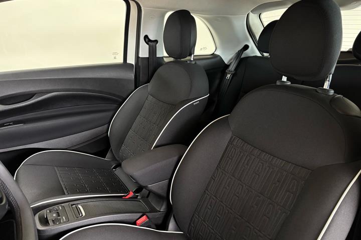 Hvid Fiat 500e fra 2023