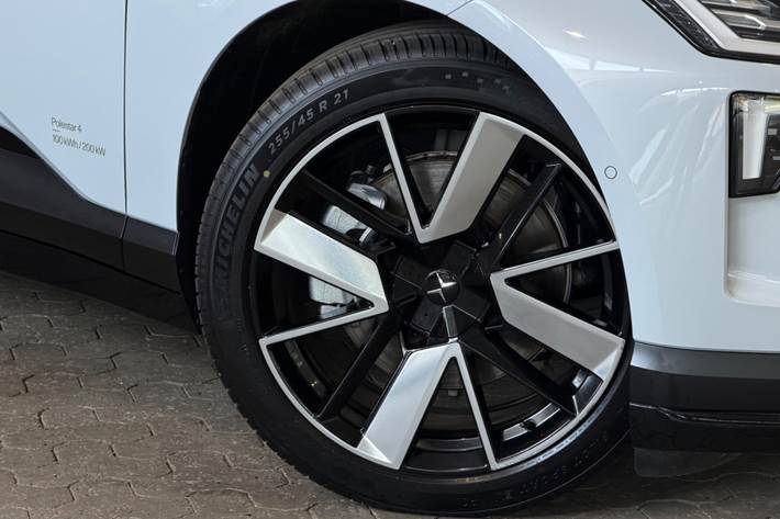 Hvid Polestar 4 fra 2025
