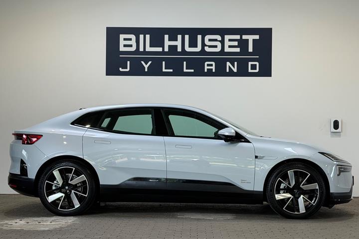 Hvid Polestar 4 fra 2025