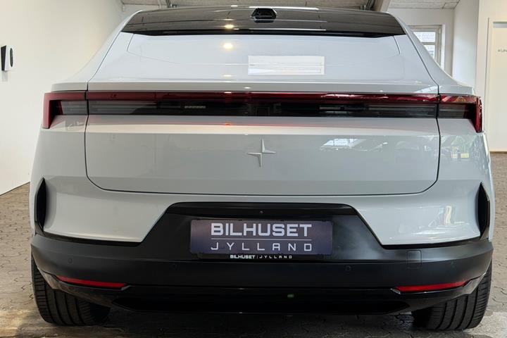 Hvid Polestar 4 fra 2025