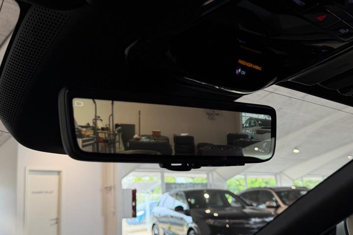 Hvid Polestar 4 fra 2025