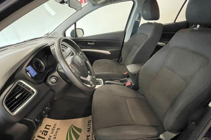 Blå Suzuki S-Cross fra 2017