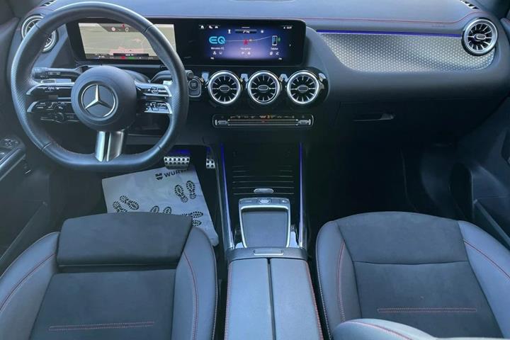 Sølv Mercedes EQA250+ fra 2025