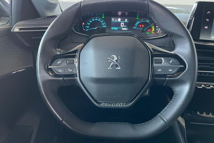 Blå Peugeot e-208 fra 2023