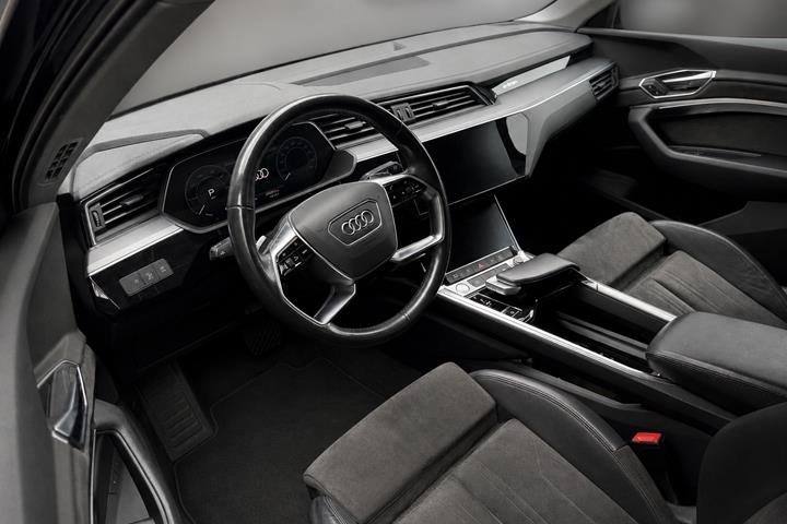 Sort Audi e-tron fra 2020