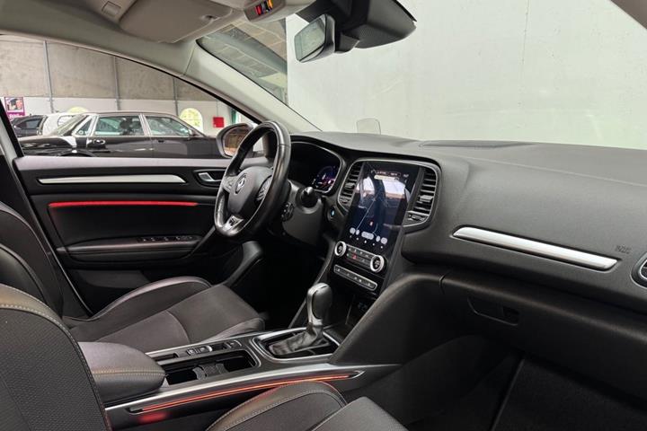 Hvid Renault Megane IV fra 2021